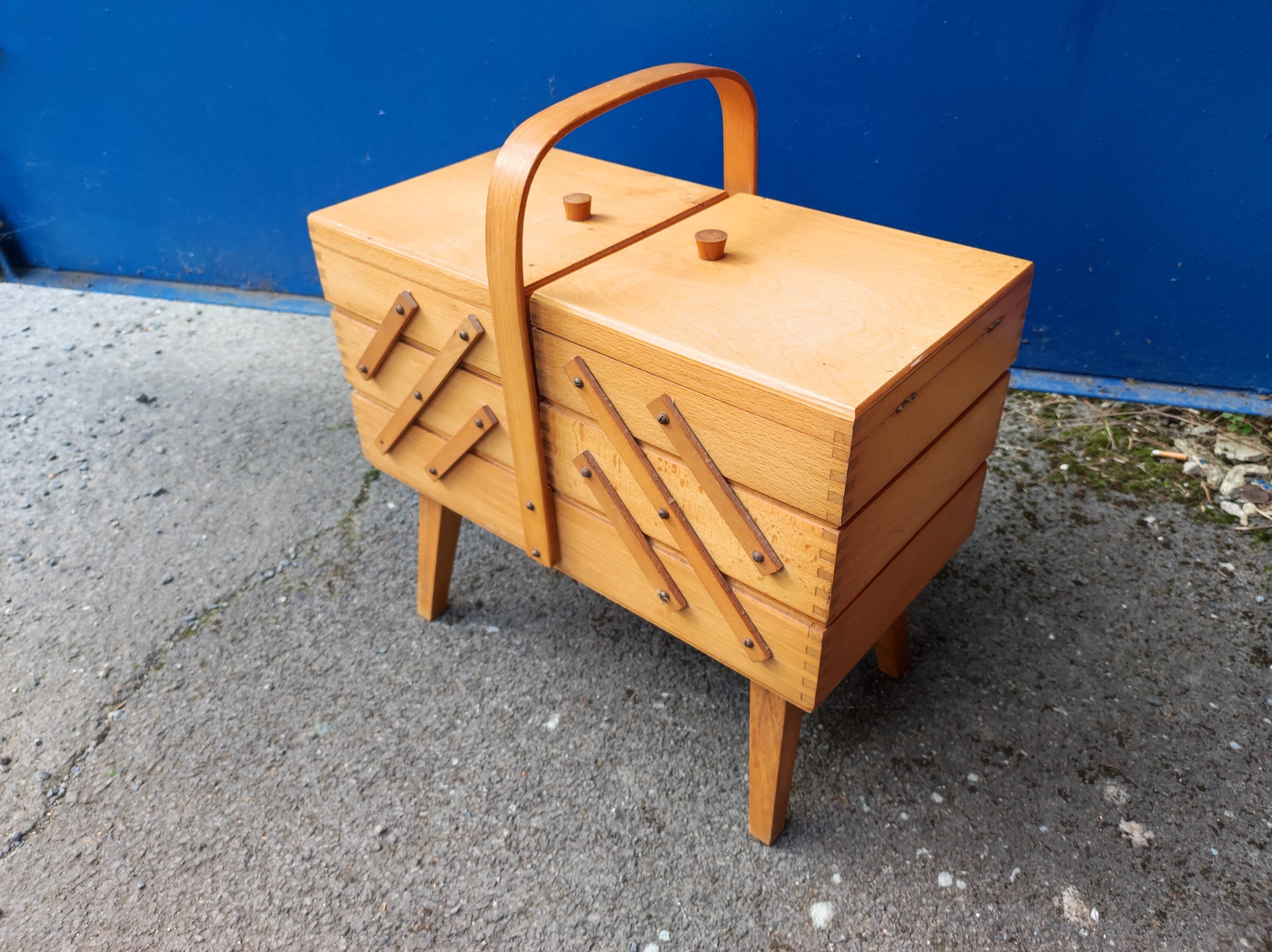 Sewing box accordion worker wood