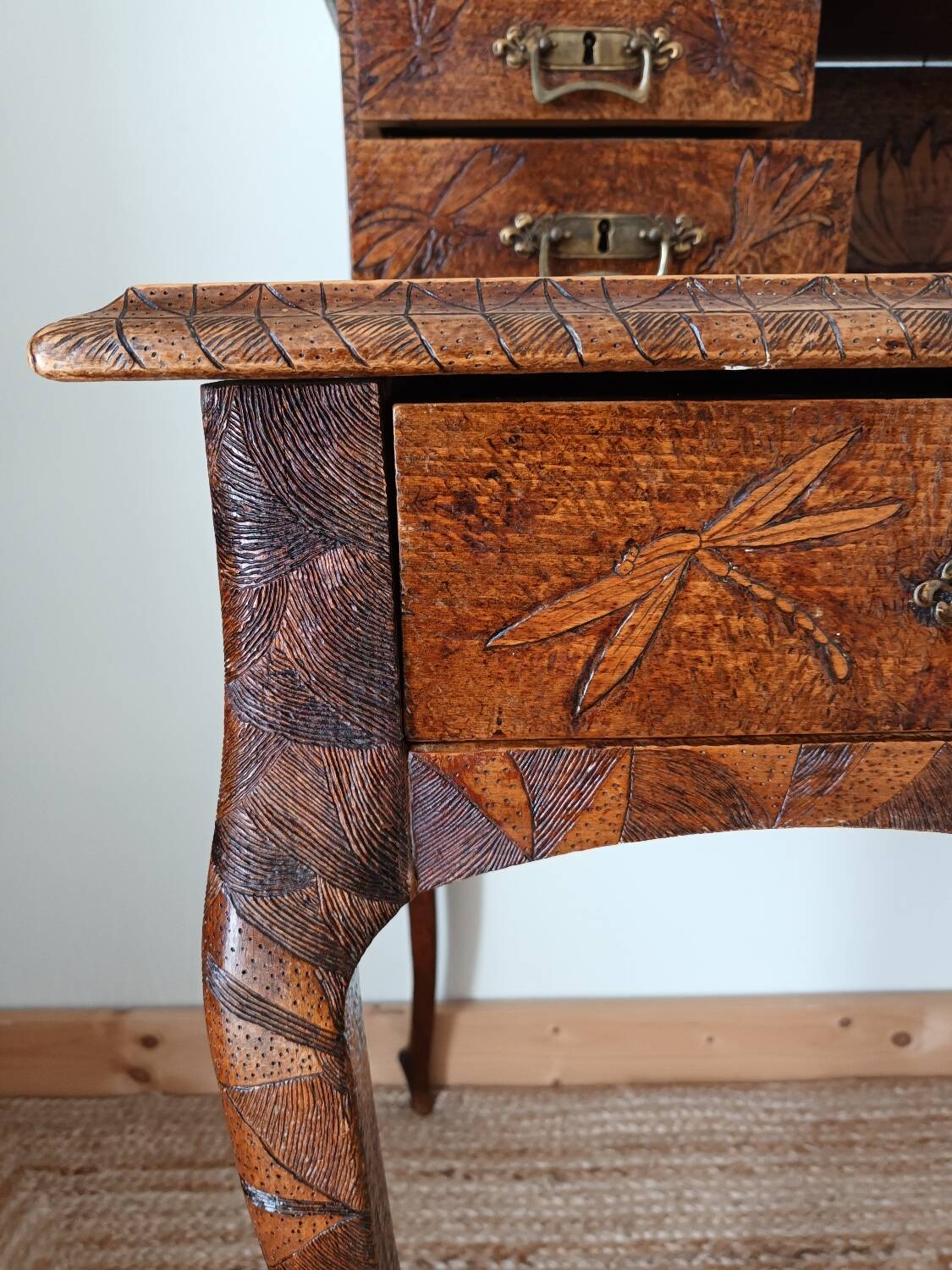 Secretary with carved shelves, early 20th century.