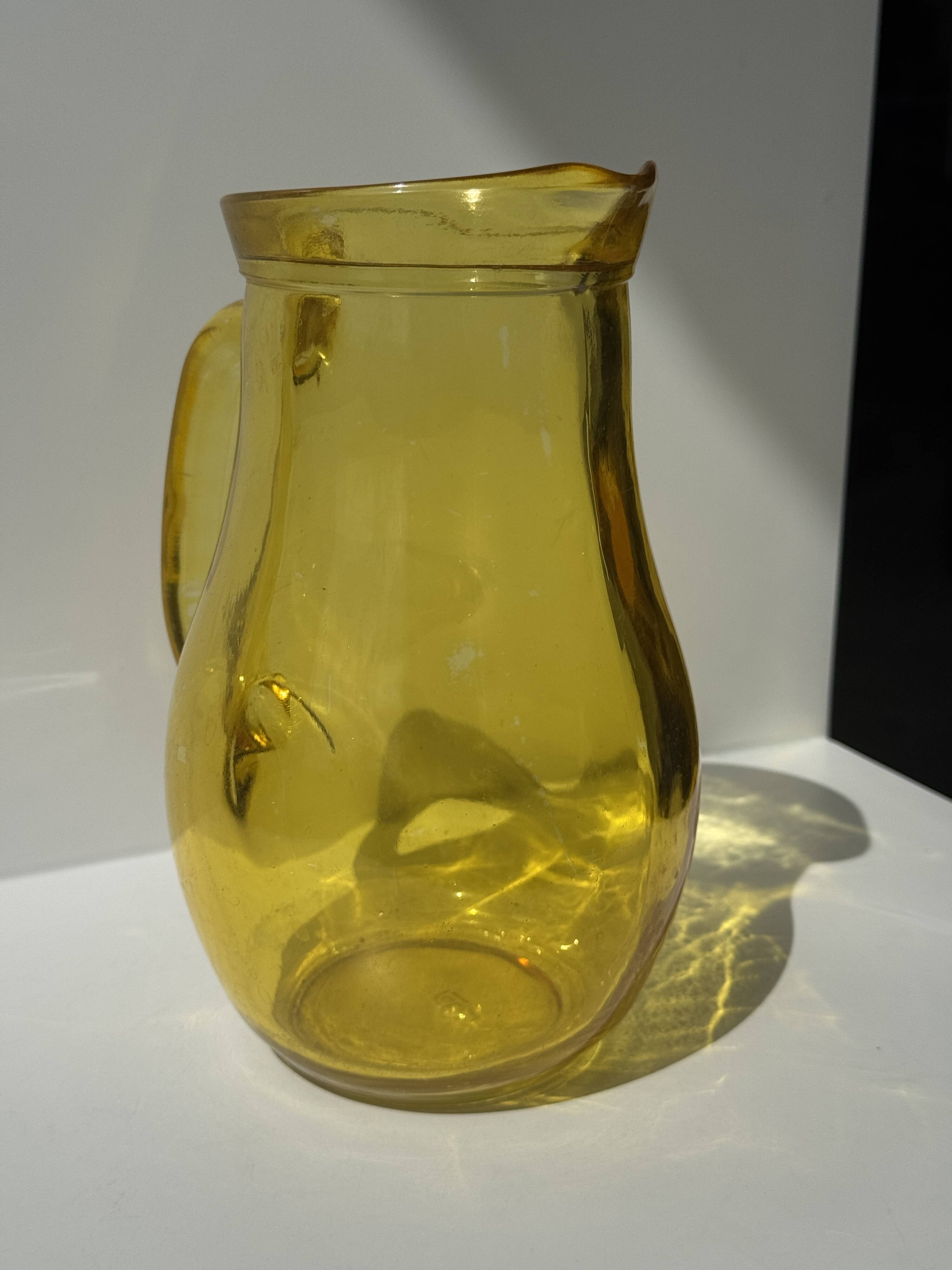 Vintage yellow glass pitcher H20.5