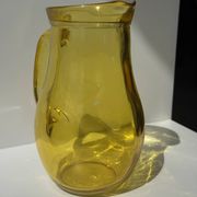 Pichet vintage en verre jaune