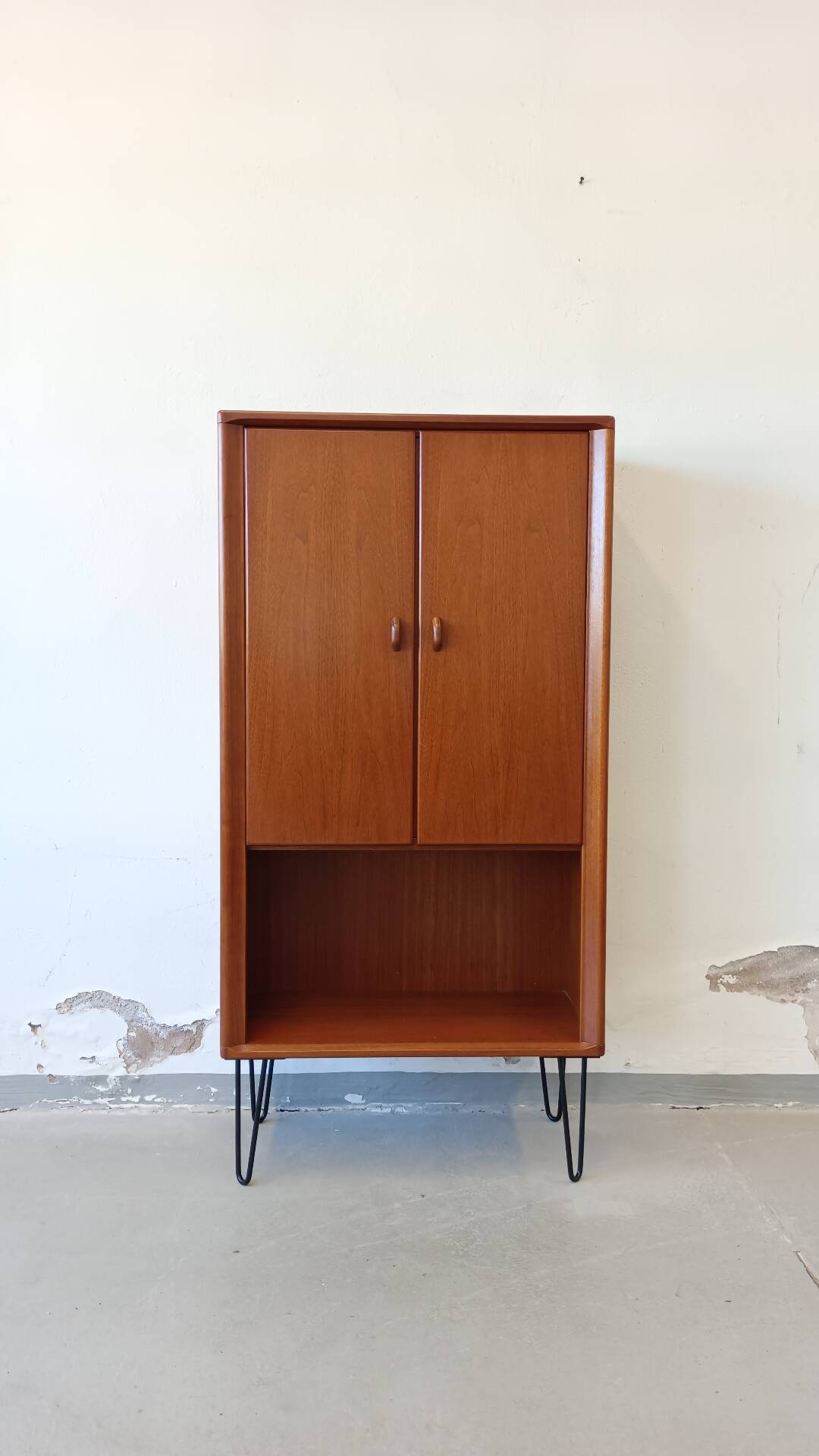 Luning teak wardrobe
