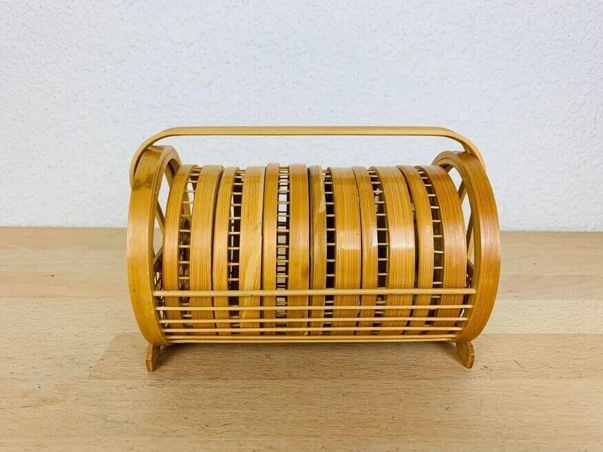 6 rattan coasters, butterflies, with basket