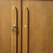 Enfilade à portes à rideaux