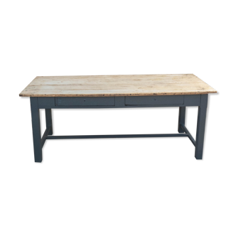 Farm table