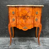 Small transition style jumping chest of drawers.
