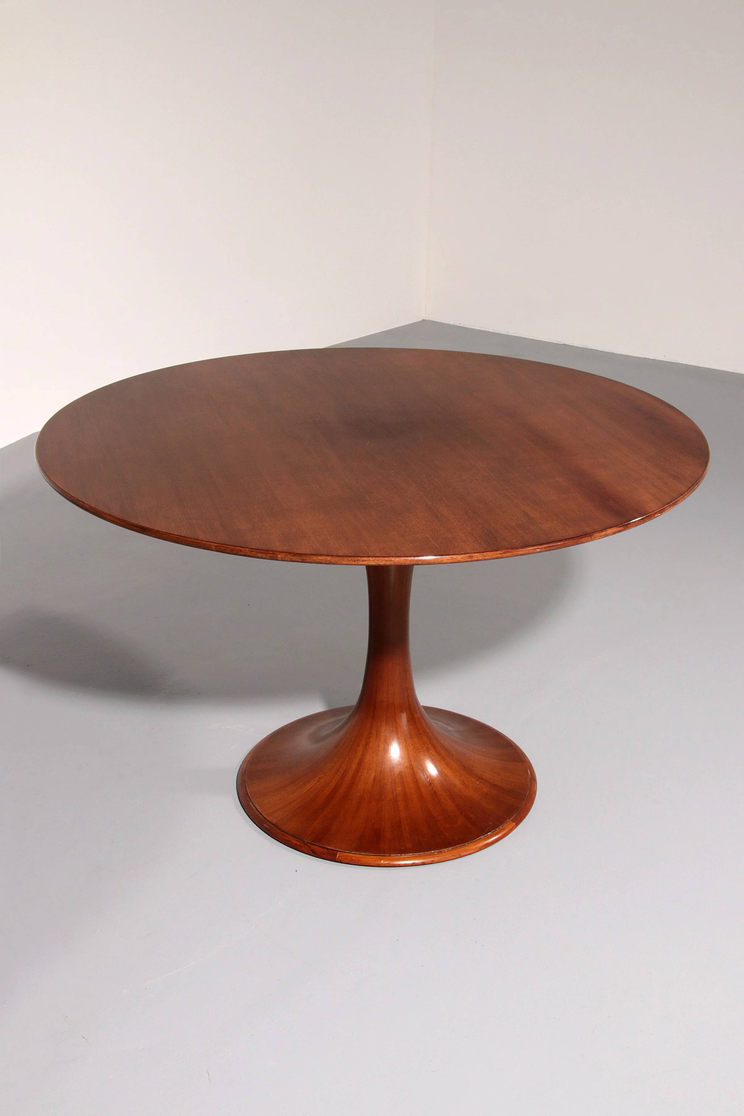 Luigi Massoni Clessidra dining table Mobilia Italy 1959