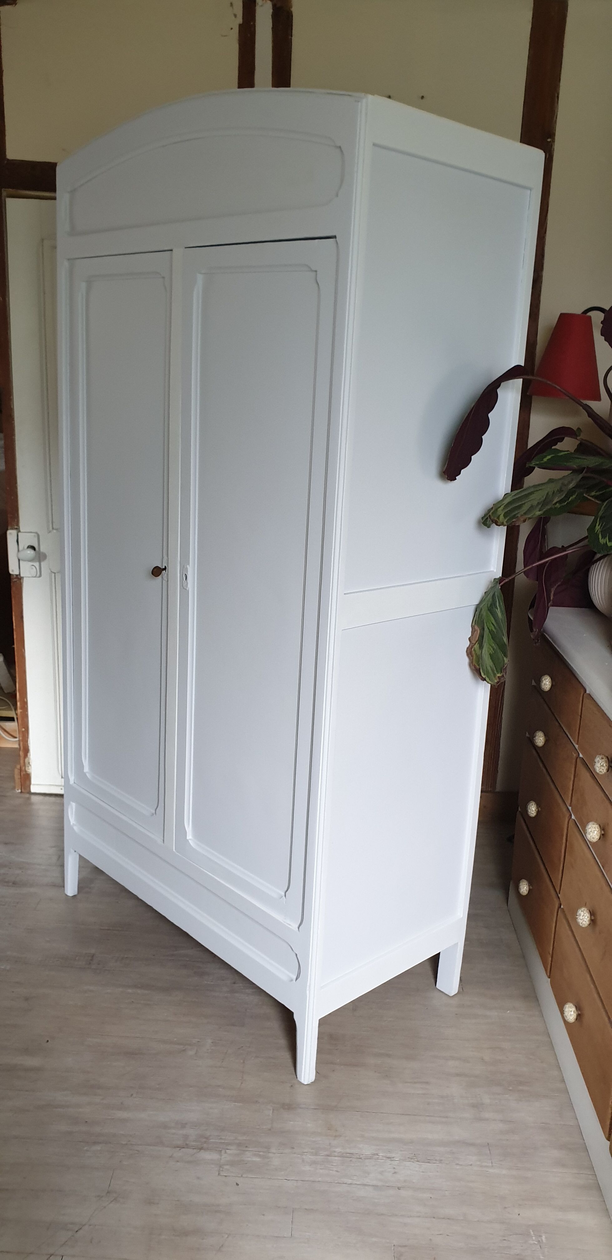 Armoire parisienne blanche deux portes