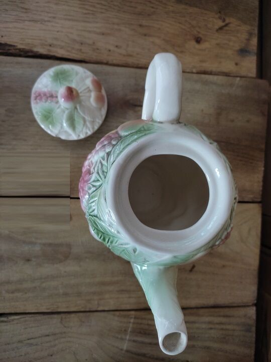 Tea and coffee maker slurry fruit deco old vintage