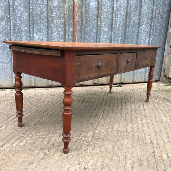 Table ancienne Louis Philippe en cerisier massif et chêne  à 3 tiroirs
