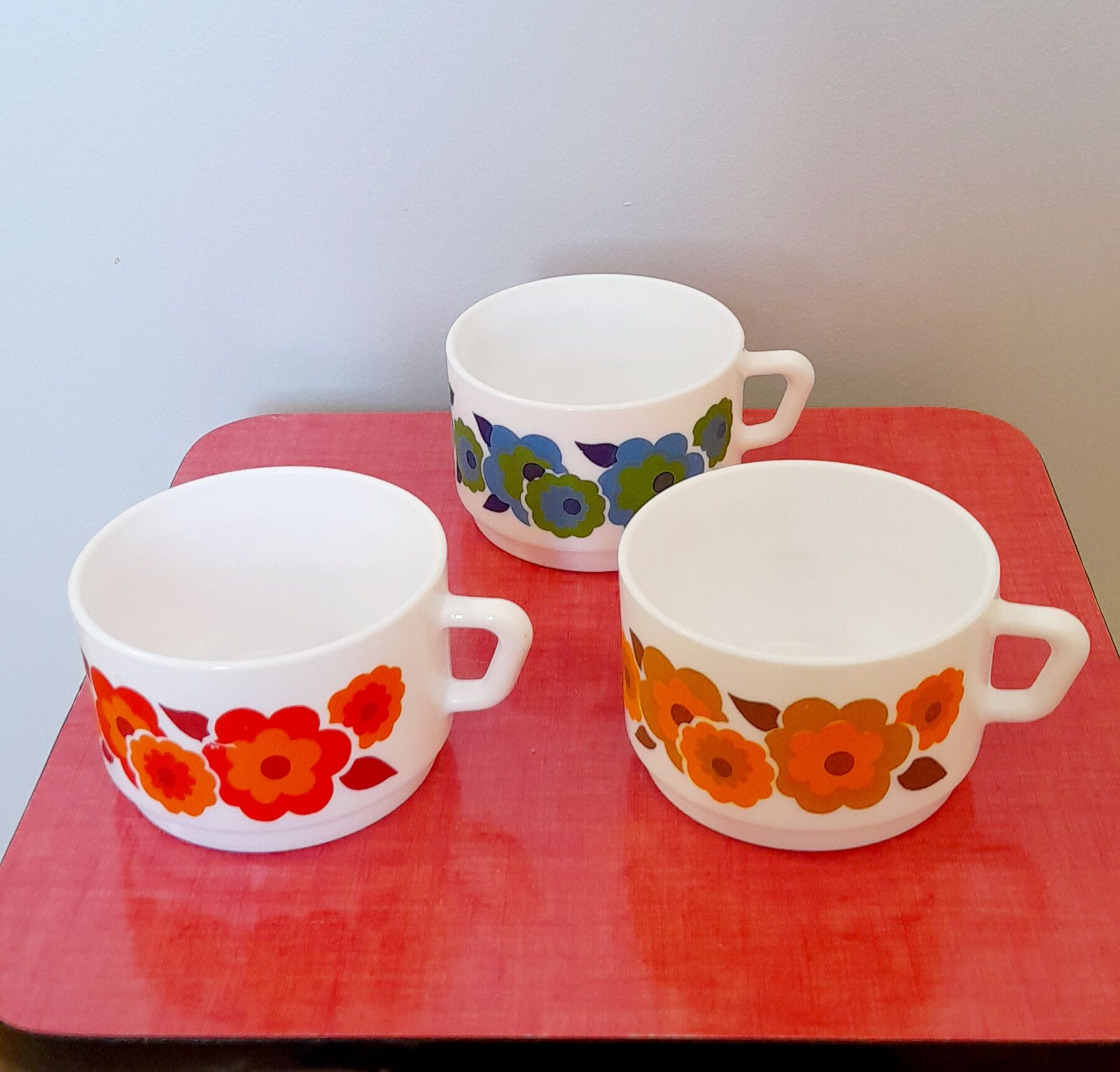 Arcopal Lotus 70s chocolate cups