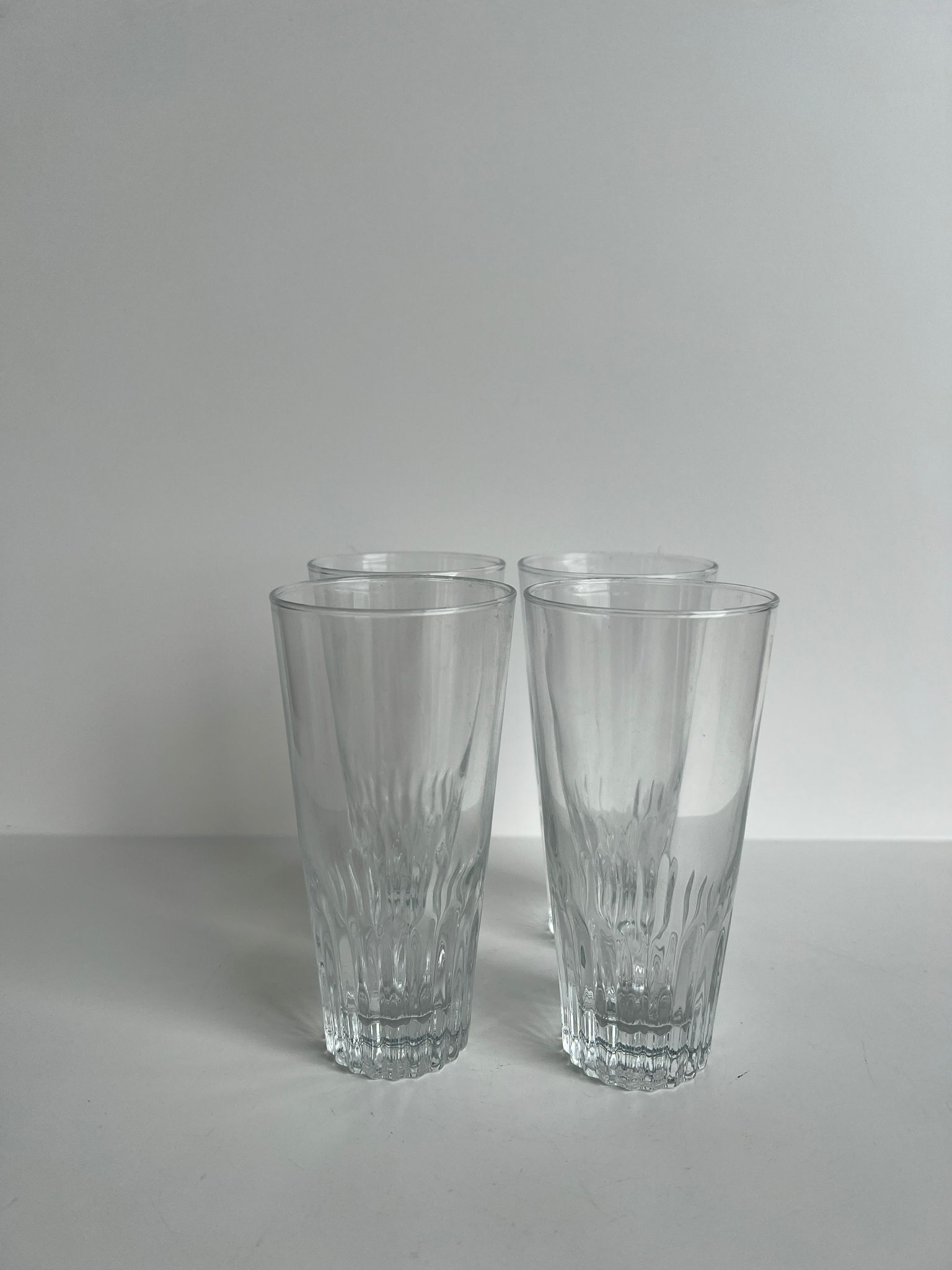Set of 4 glasses with orangeade H: 12,5cm