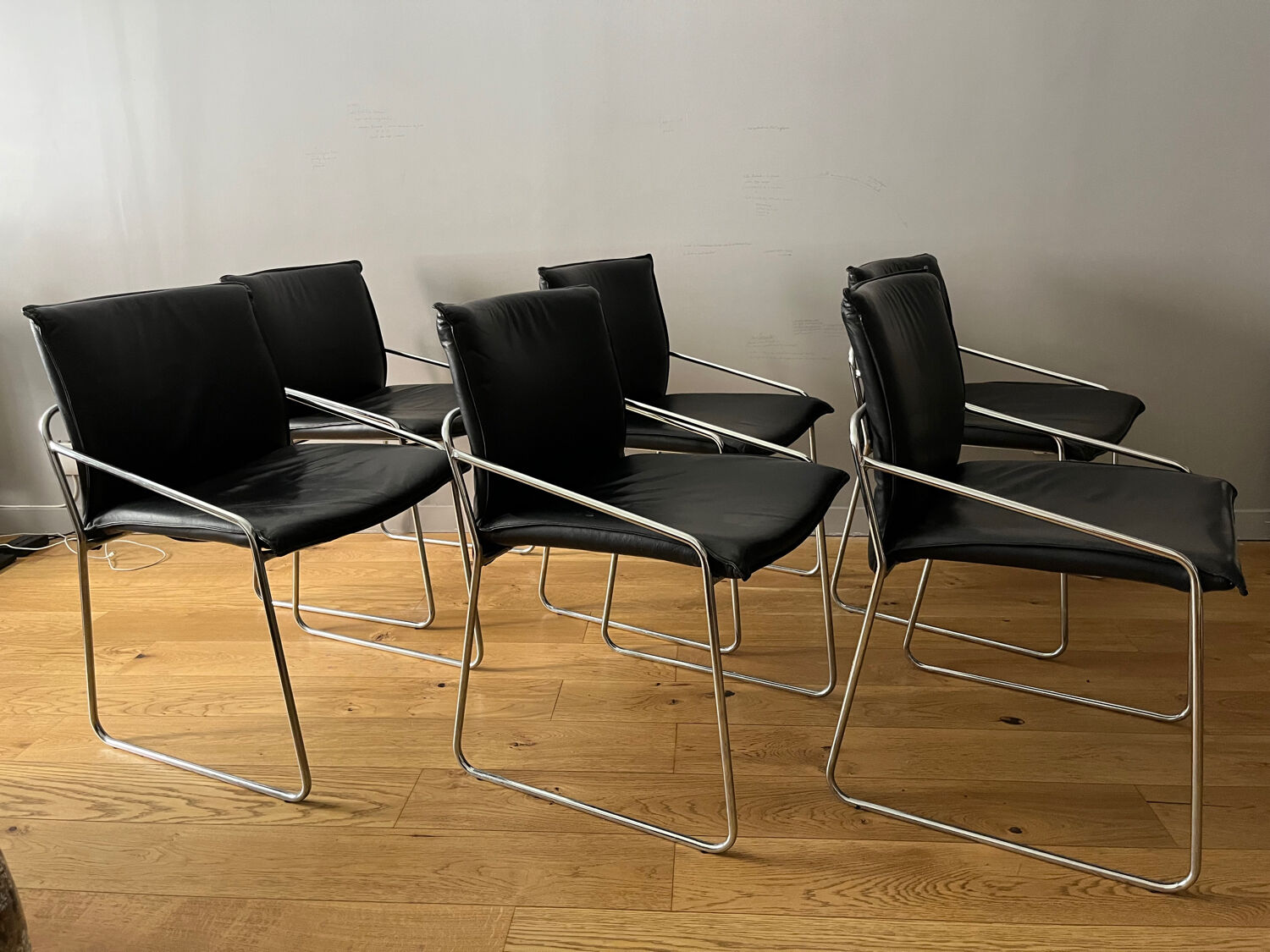 Ensemble de 6 chaises en cuir circa 1970