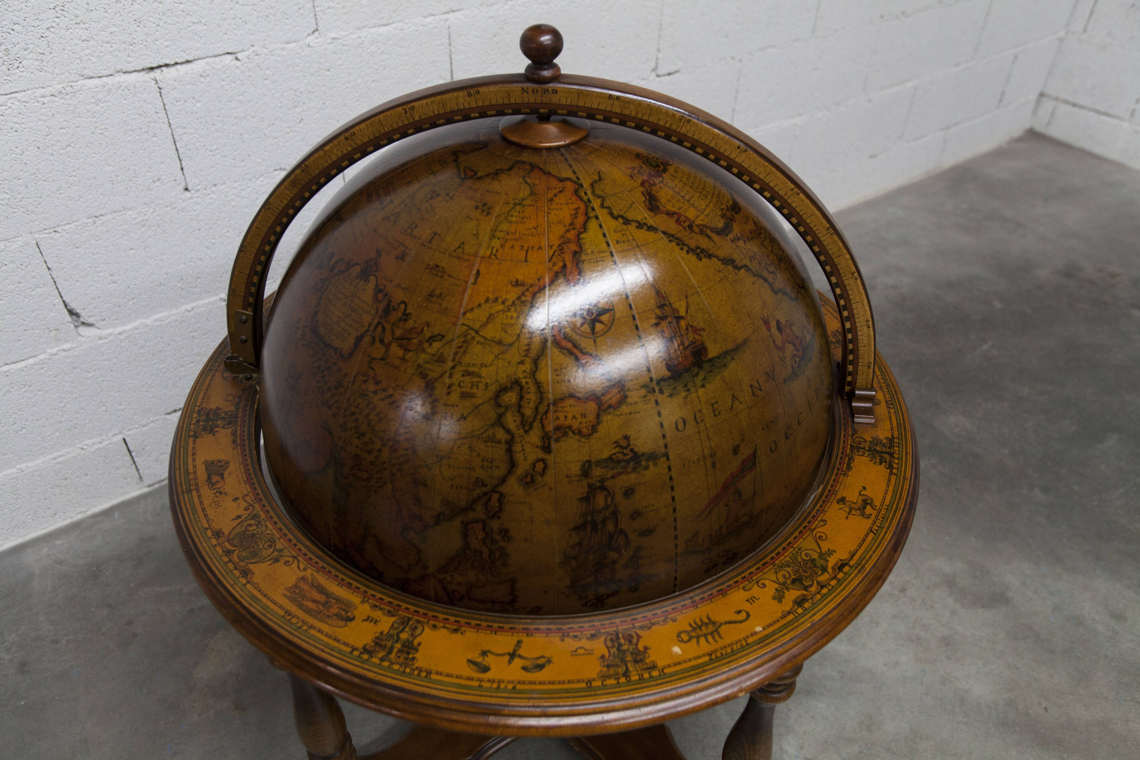 Bar globe maps rolling world
