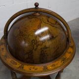 Bar globe maps rolling world