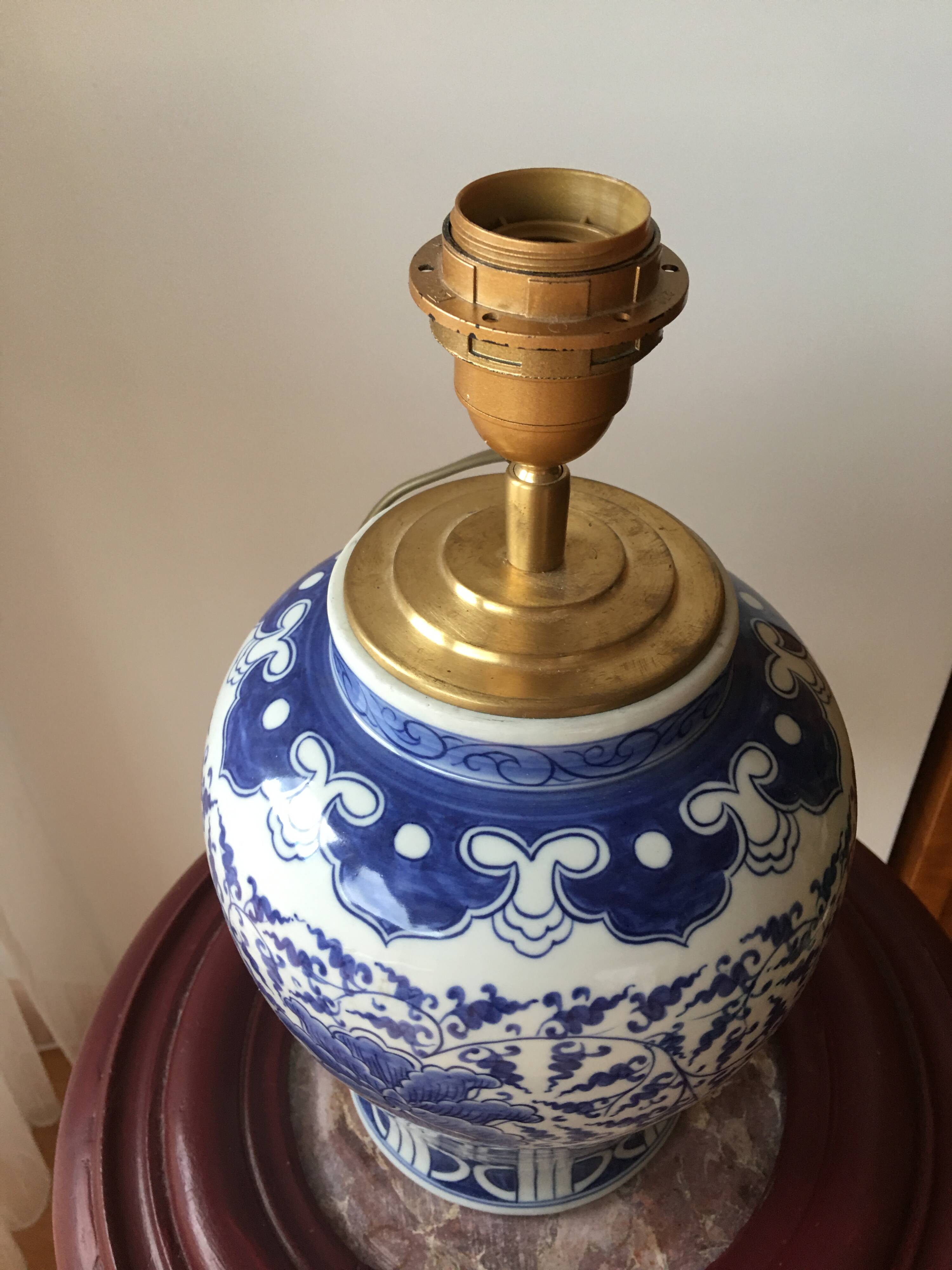 Pied de lampe en porcelaine