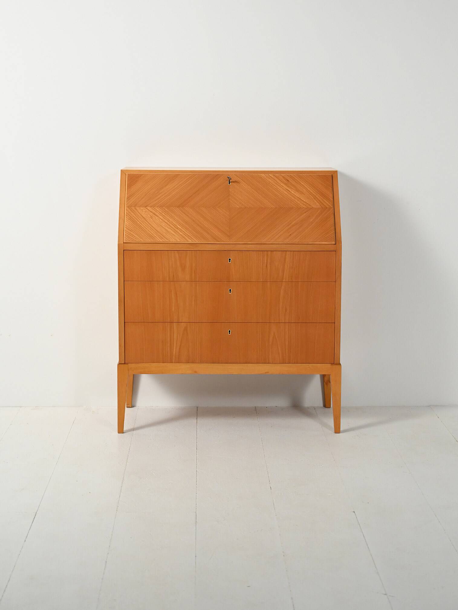 Secrétaire en orme scandinave et bois de bouleau, années 1950