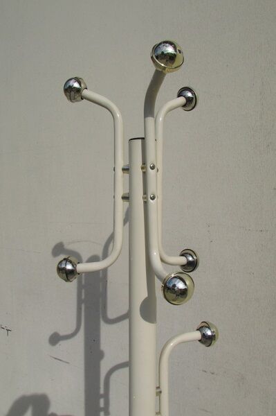 70s coat-carrying parrot