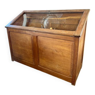 Oak shop window