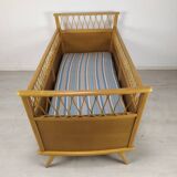 Lit enfant rotin vintage