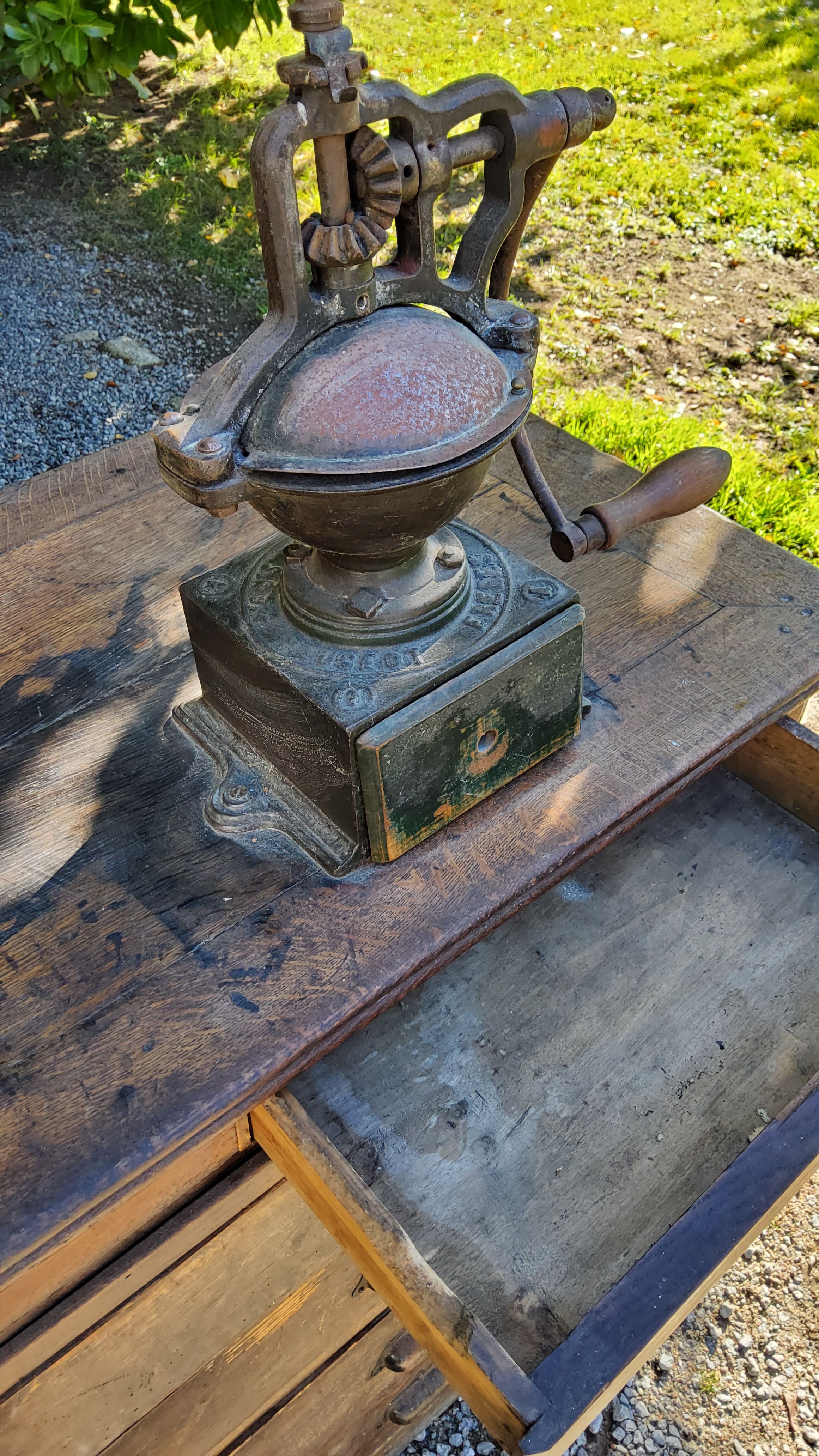 Former grocery counter from the 1900s 14 drawers
