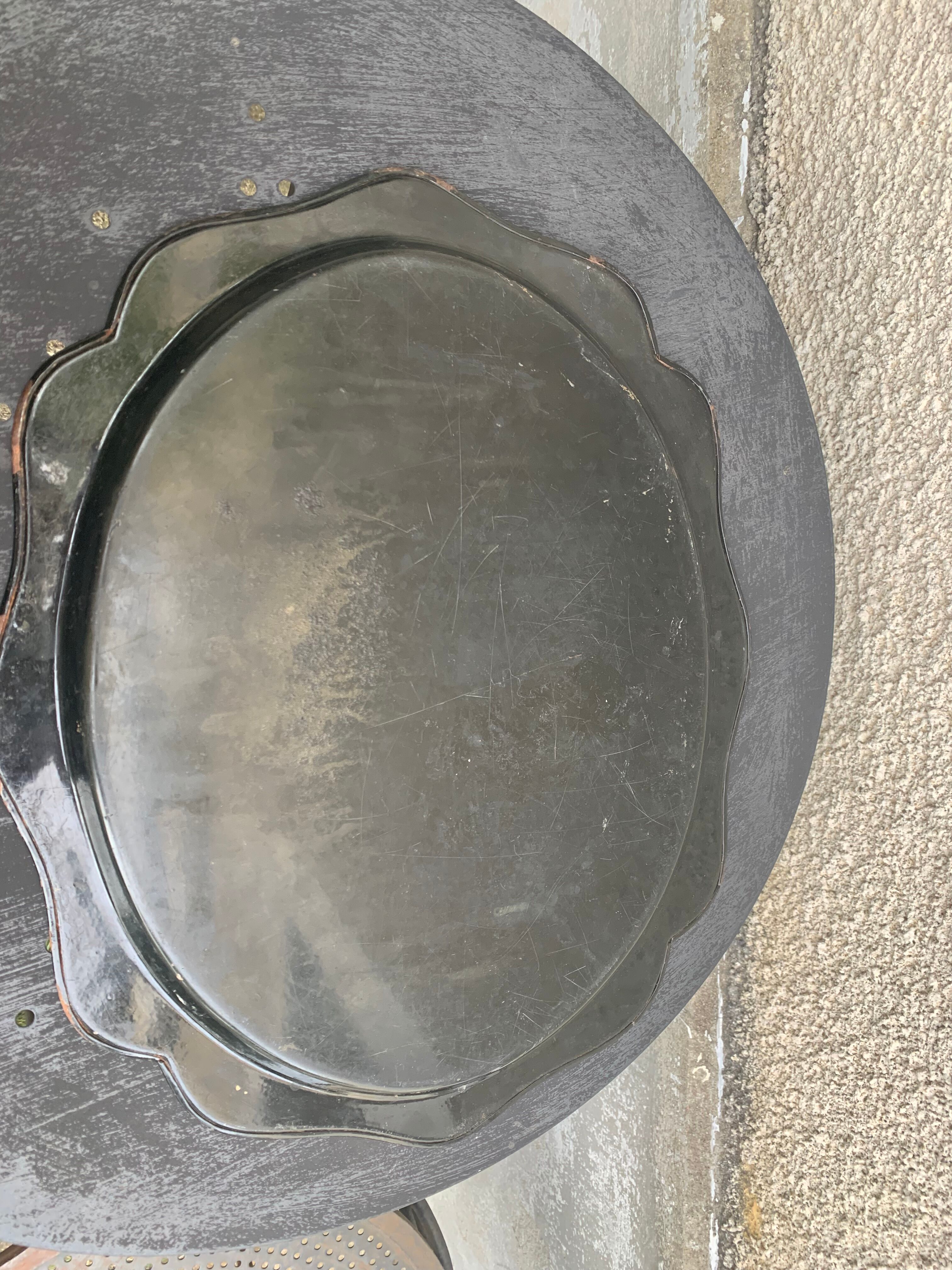 Bohemian and folkloric tray hand-painted flowers on a black metal background