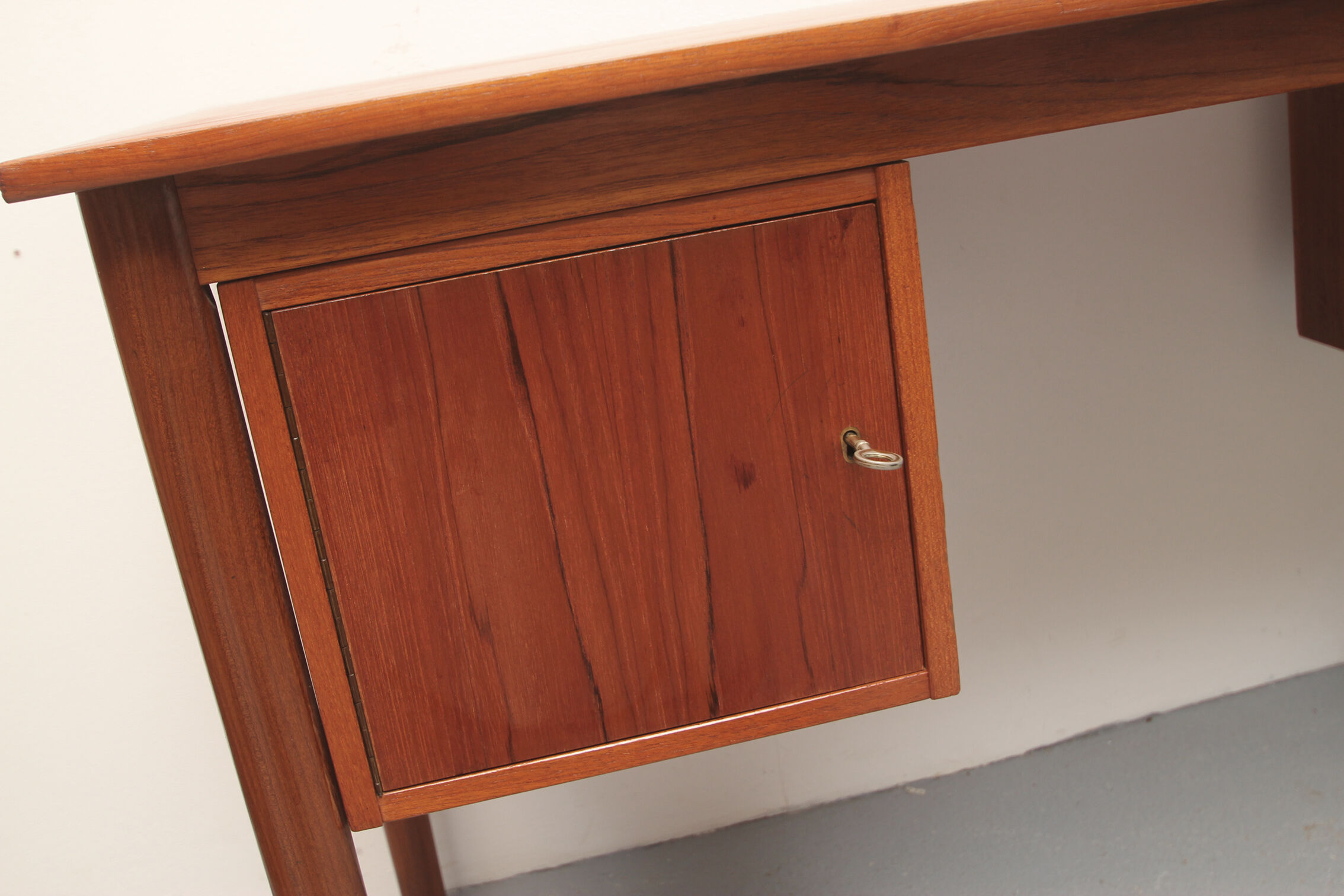 1960s desk in teak, Design P.B.J. Denmark