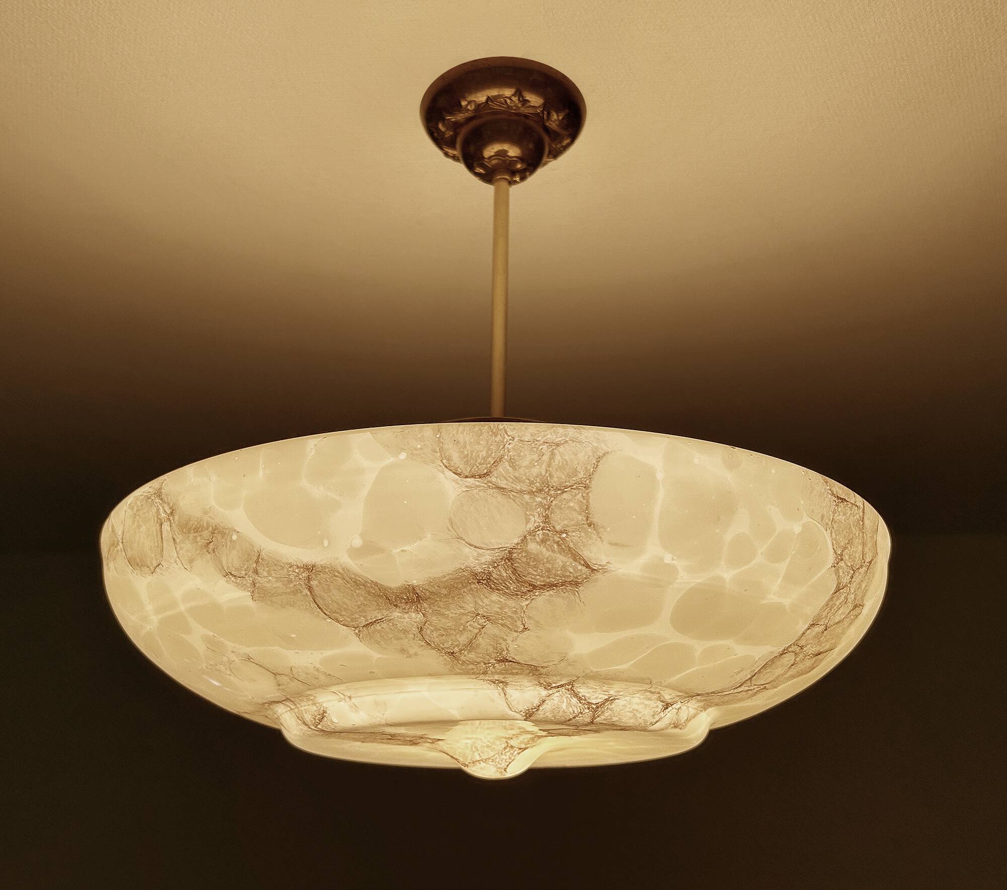 Suspension Art Déco en verre et bakélite