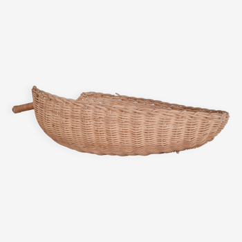 Leaf shaped rattan basket