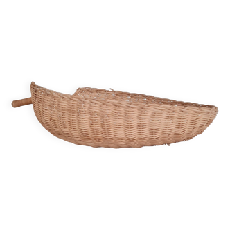 Leaf shaped rattan basket