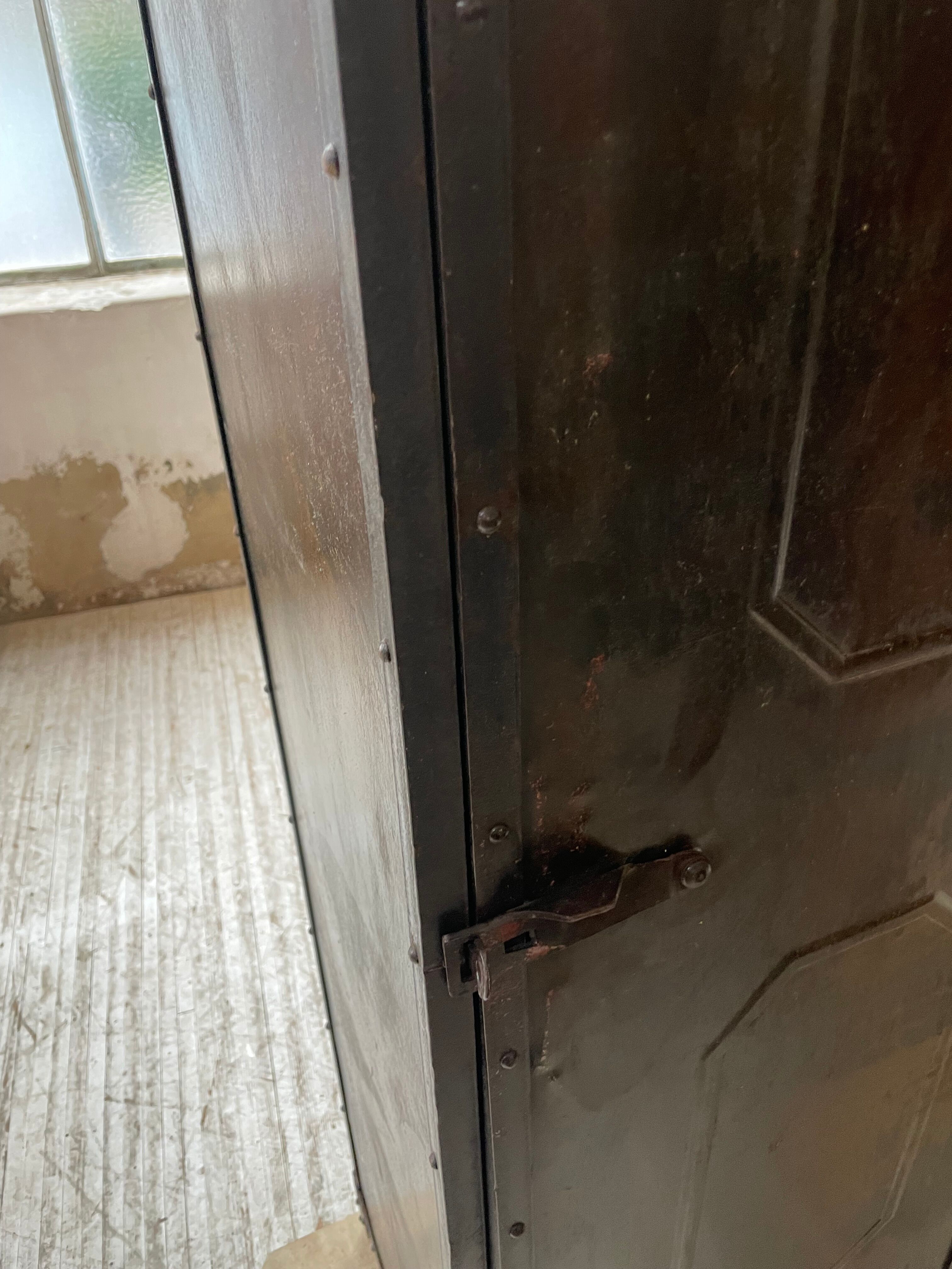 Riveted metal cloakroom Swchartz 1920