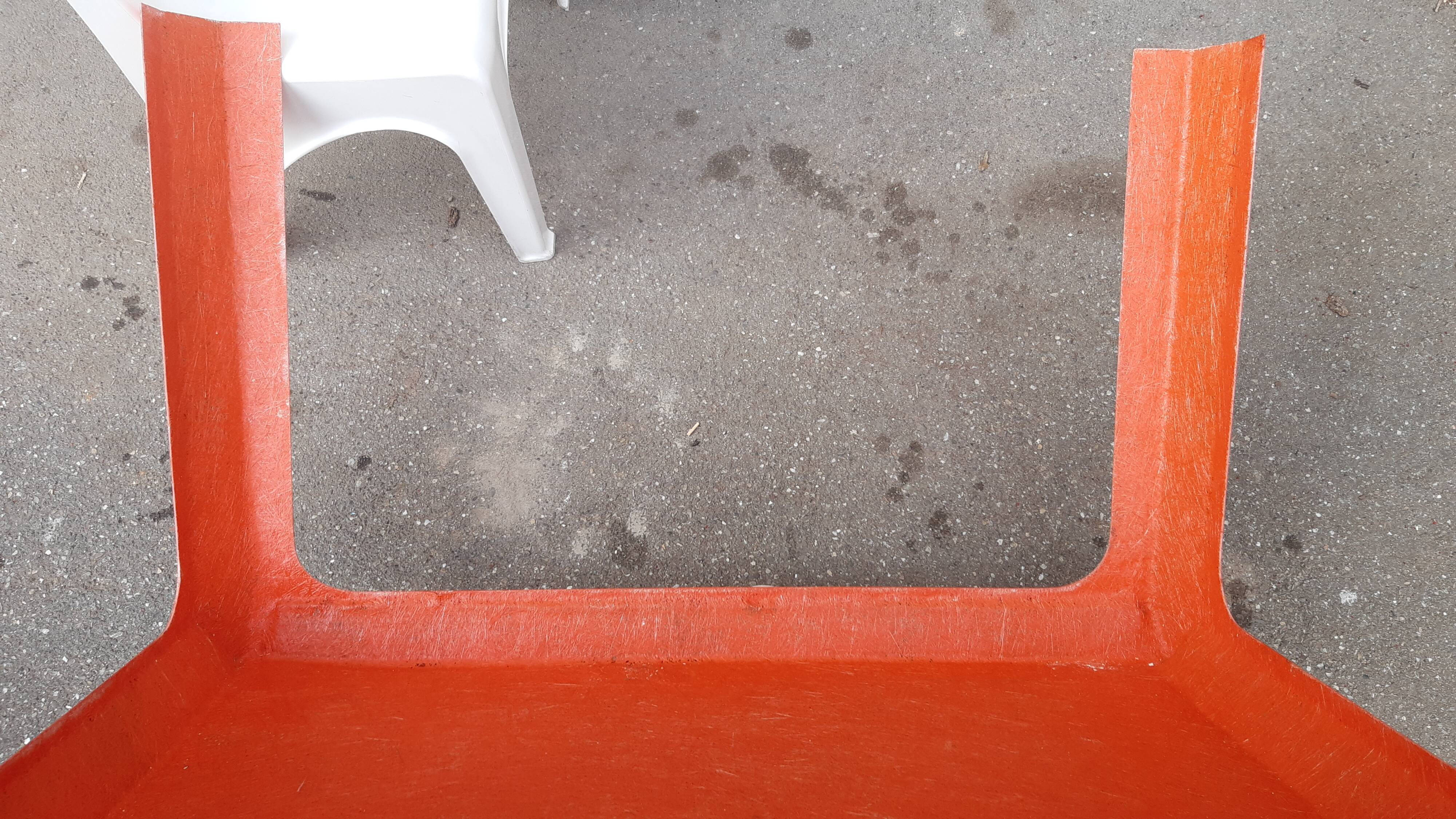 Fiberglass desk and gilac chair 1970