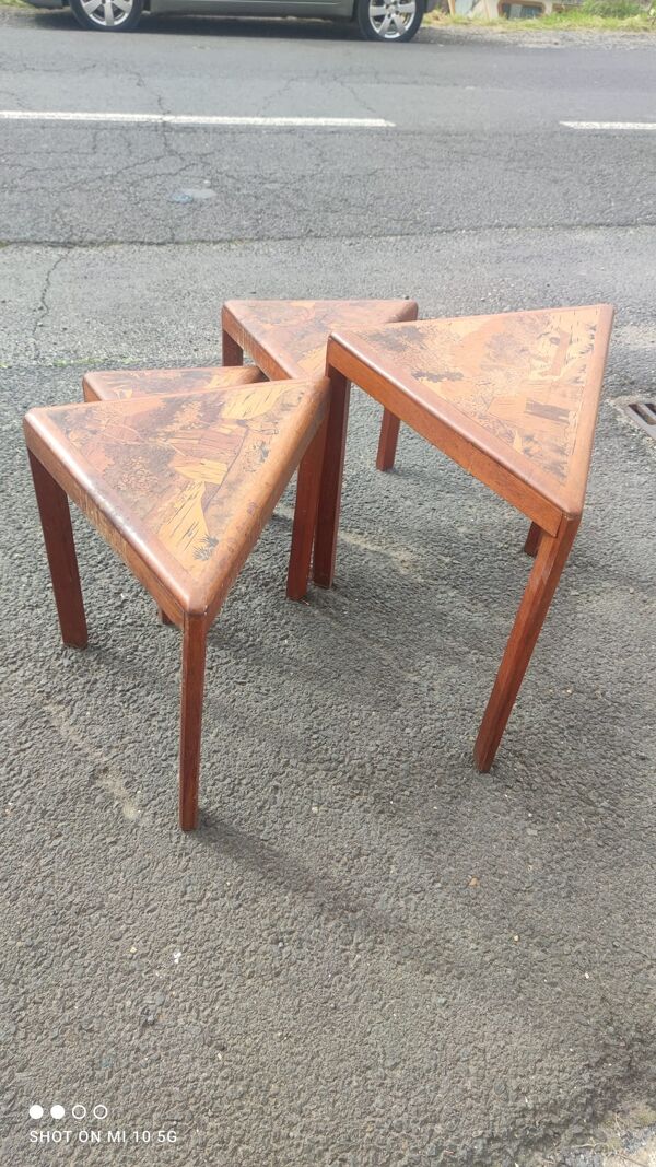 4 tables gigognes en palissandre massif et marqueterie asiatique