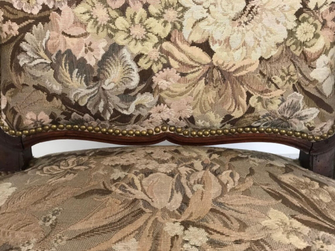 Louis XV vintage cabriolet armchair "à la Reine", 18th century