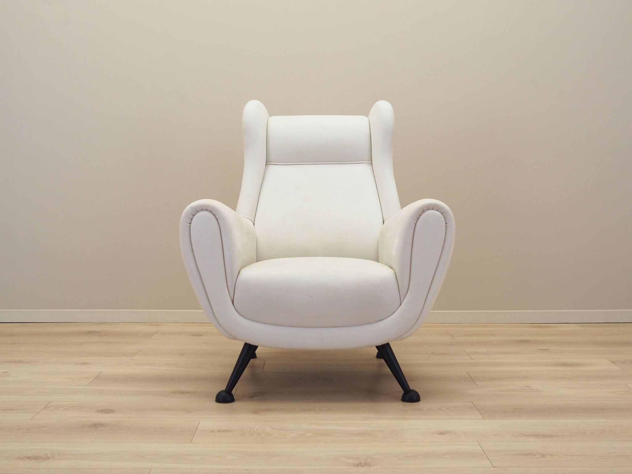 White armchair, Italian design, 1980s, production: Italy
