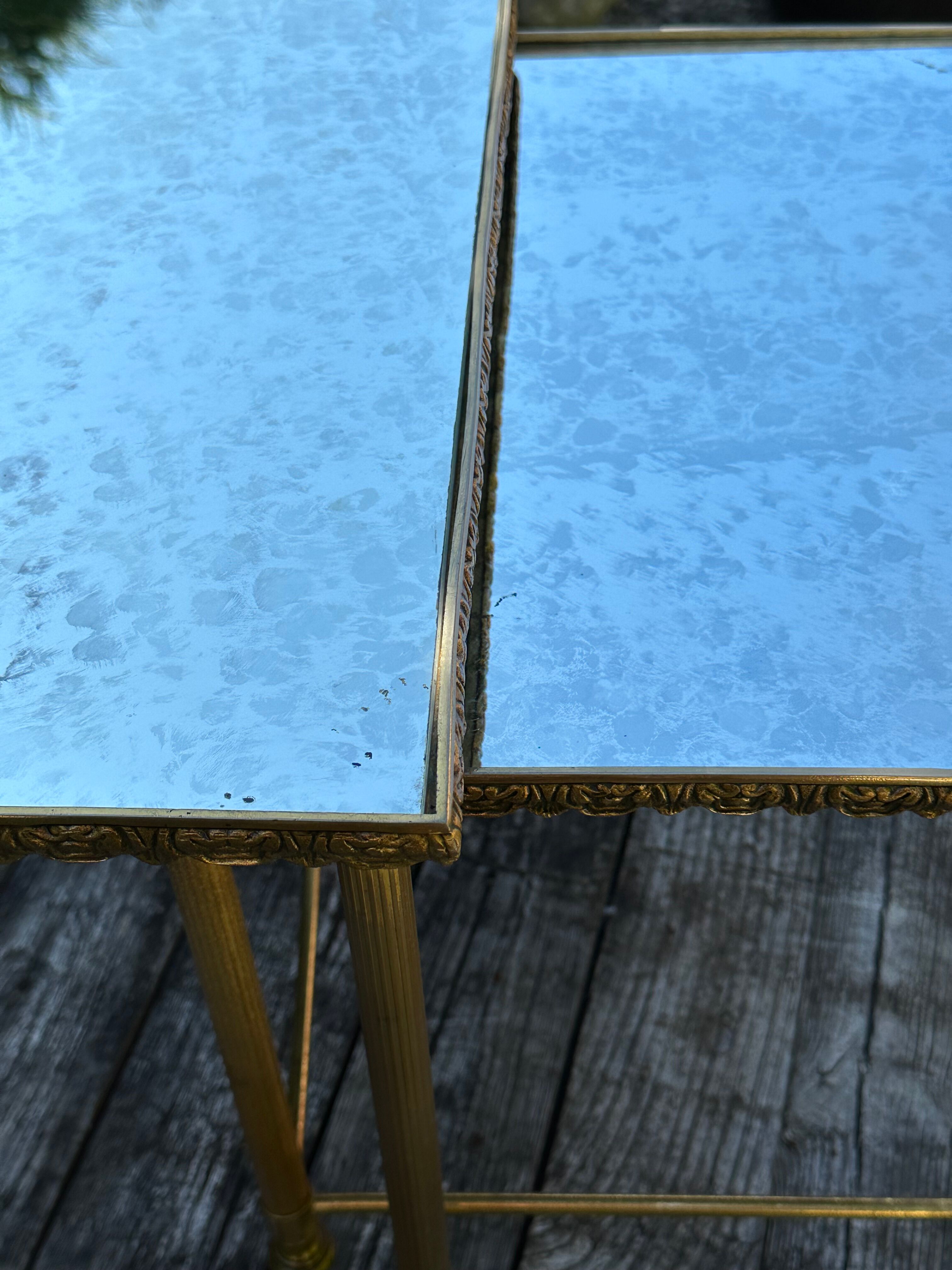 Vintage 70's nesting table in brass and mirror