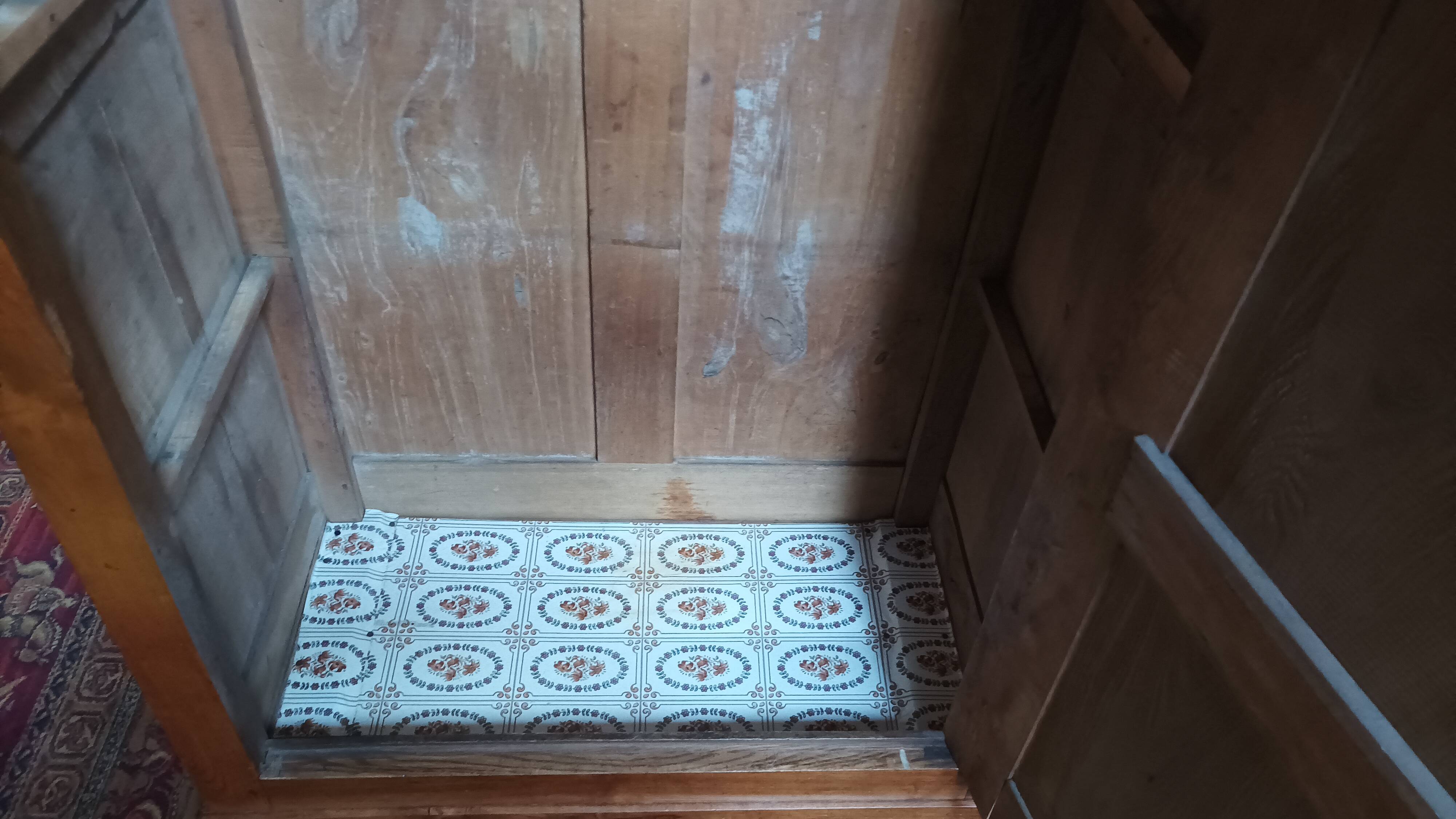 Louis Philippe 1-door oak wardrobe