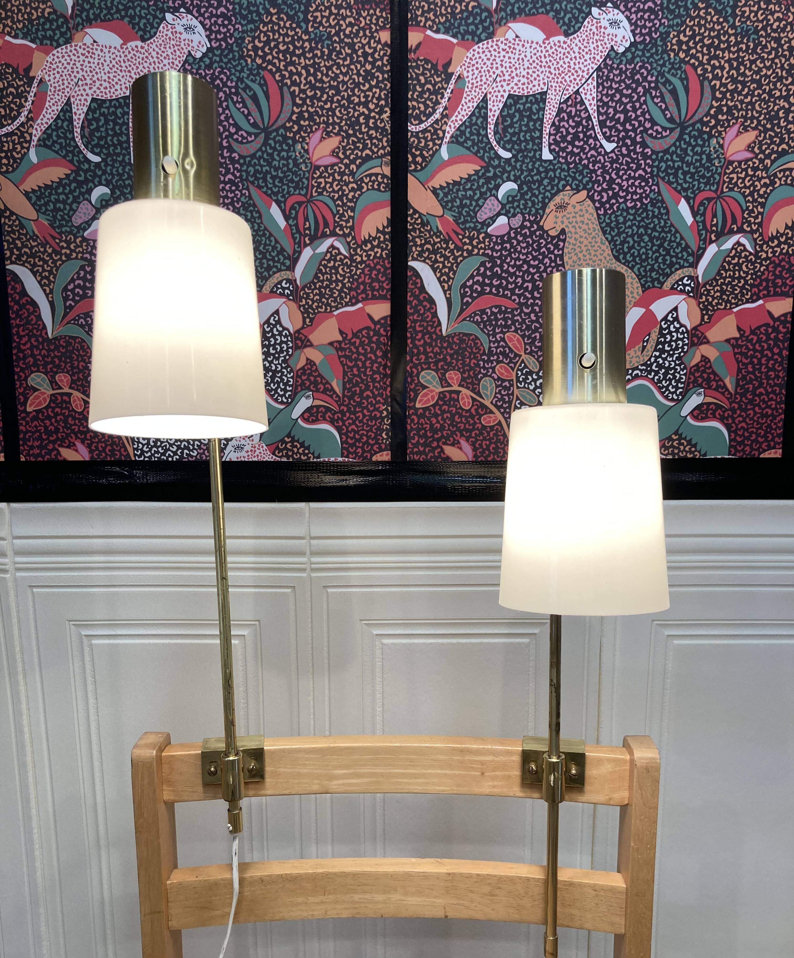 Paire de grandes lampes modulables industrielles 1950.
