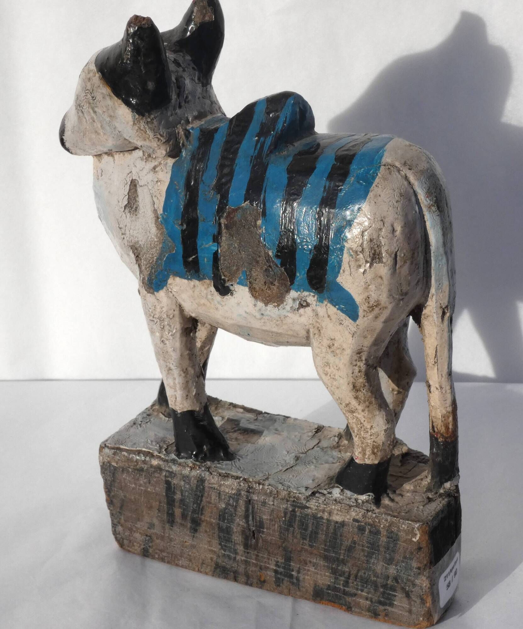 Nandi old indian cow patina and piece of origin india