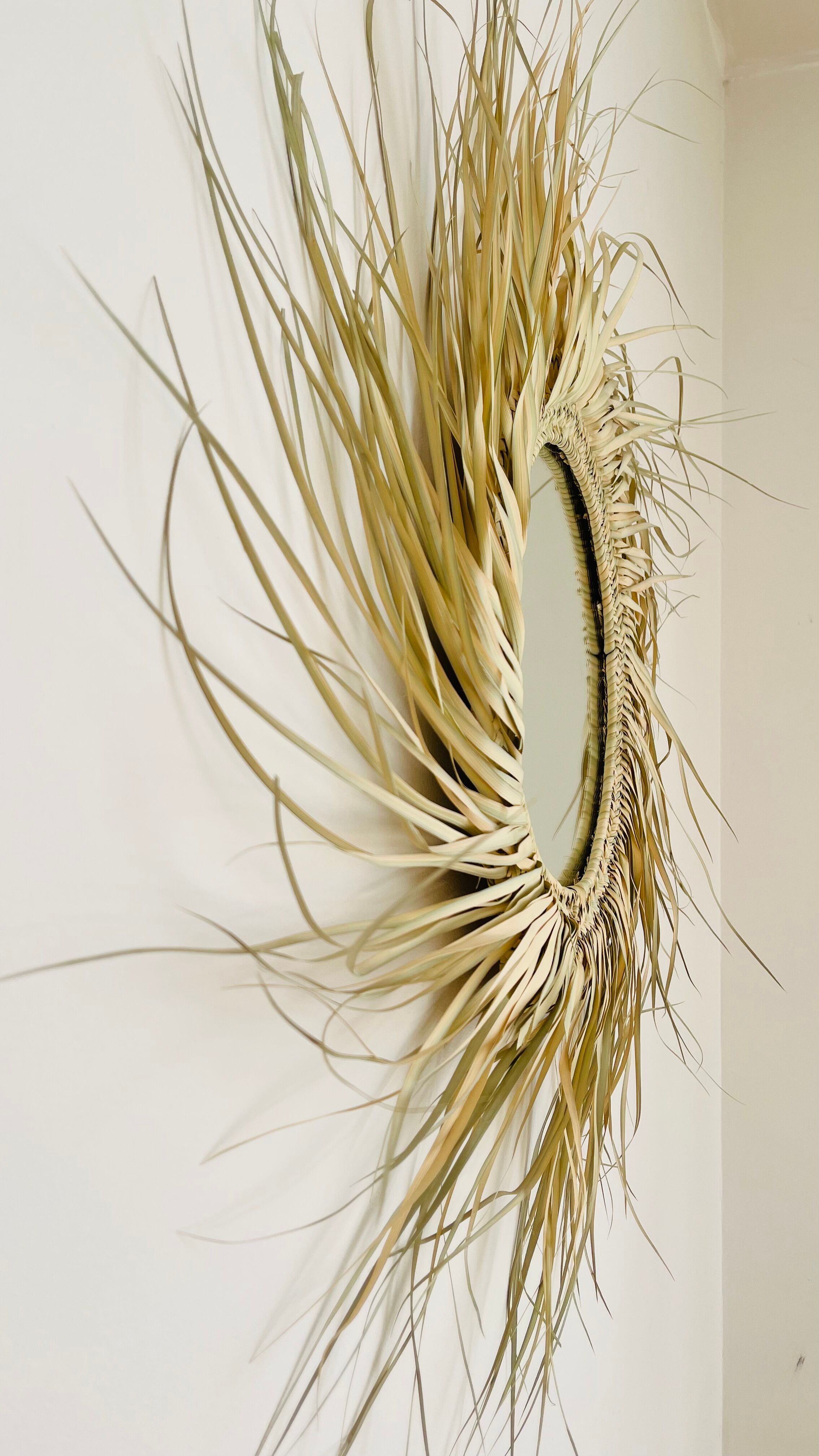 Round straw mirror with fringe, 80cm