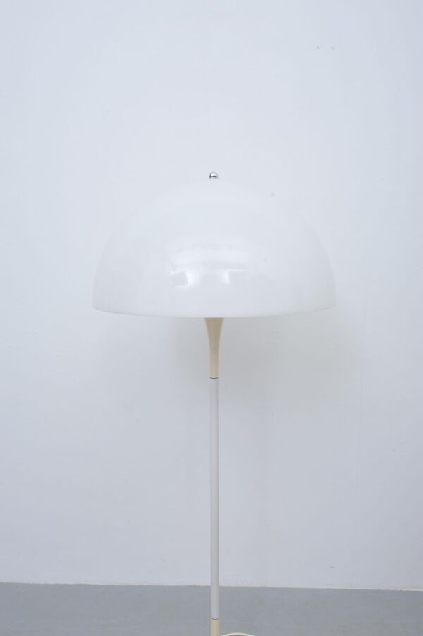 Grande lampe de sol Panthella par Louis Poulsen pour Verner Panton