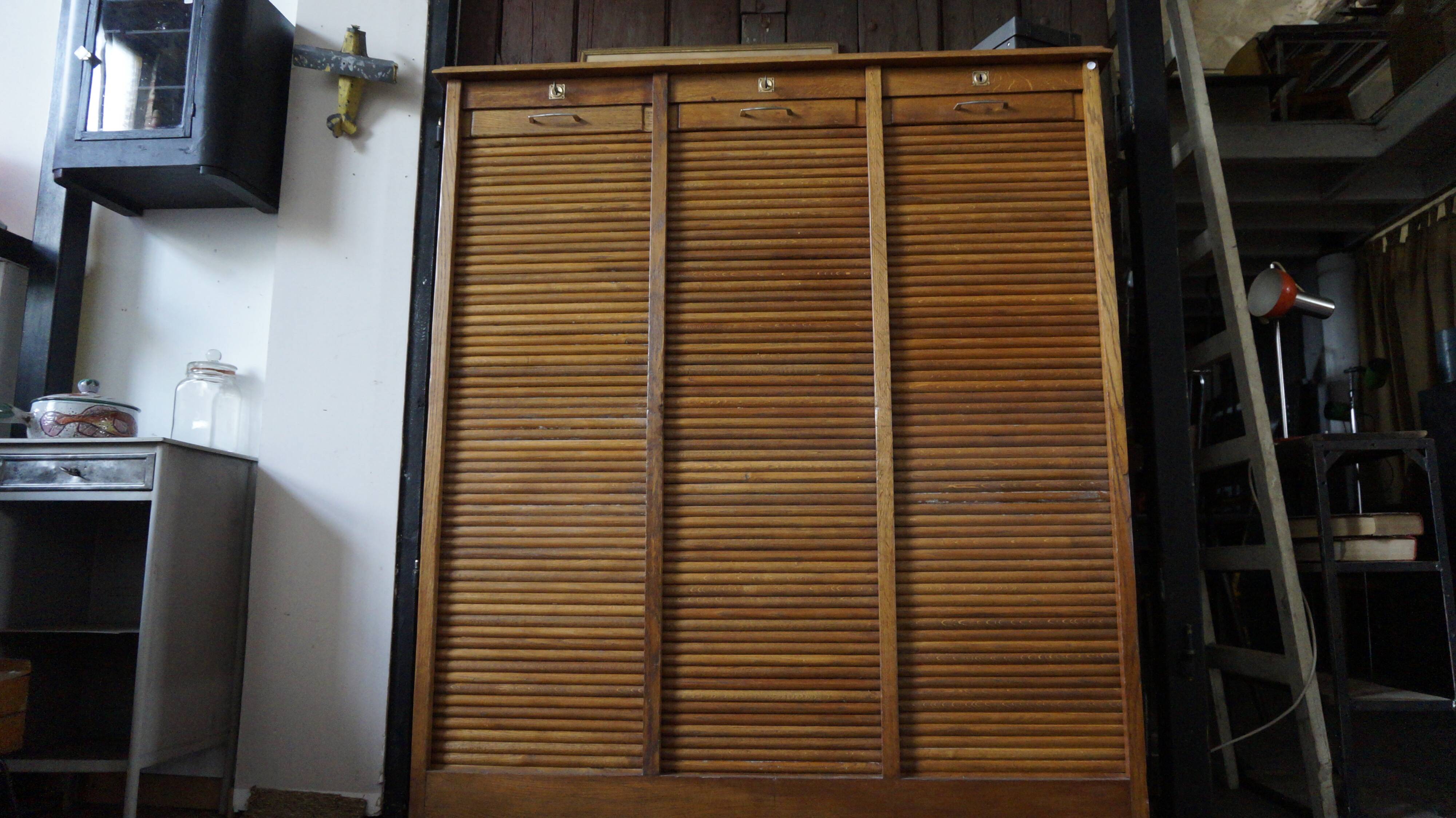 Wooden curtain binder