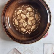 Assiette sculptée en bois