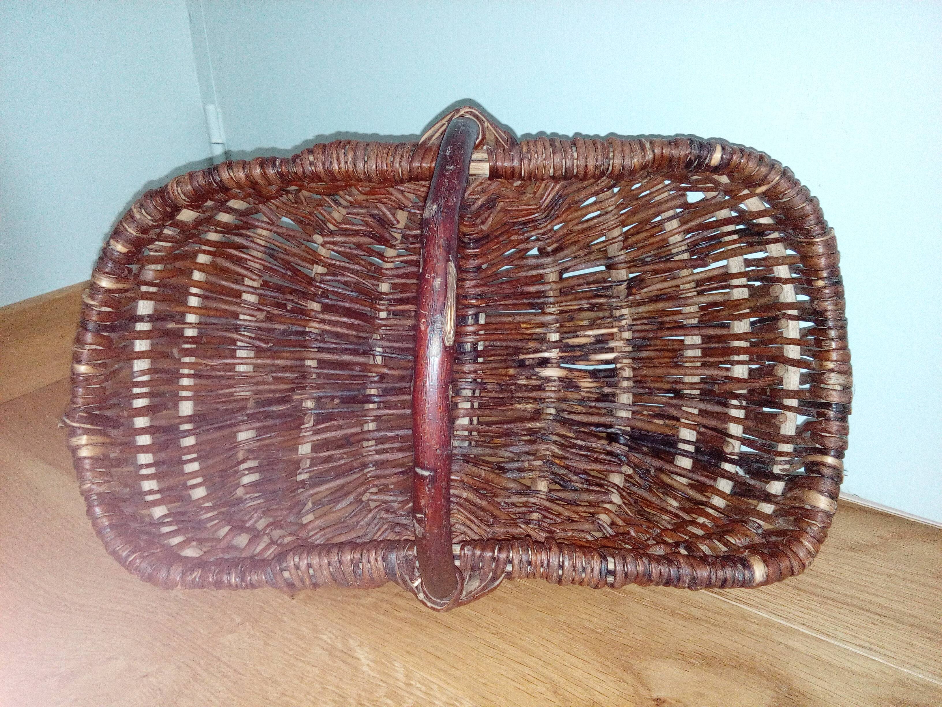 Basket with wicker handle