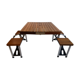 Folding wood picnic table