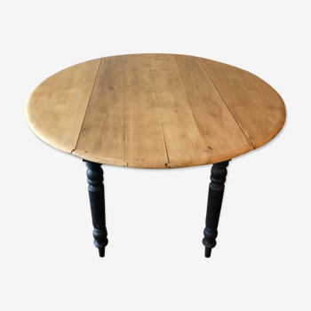 Round table with flaps, early 20th century