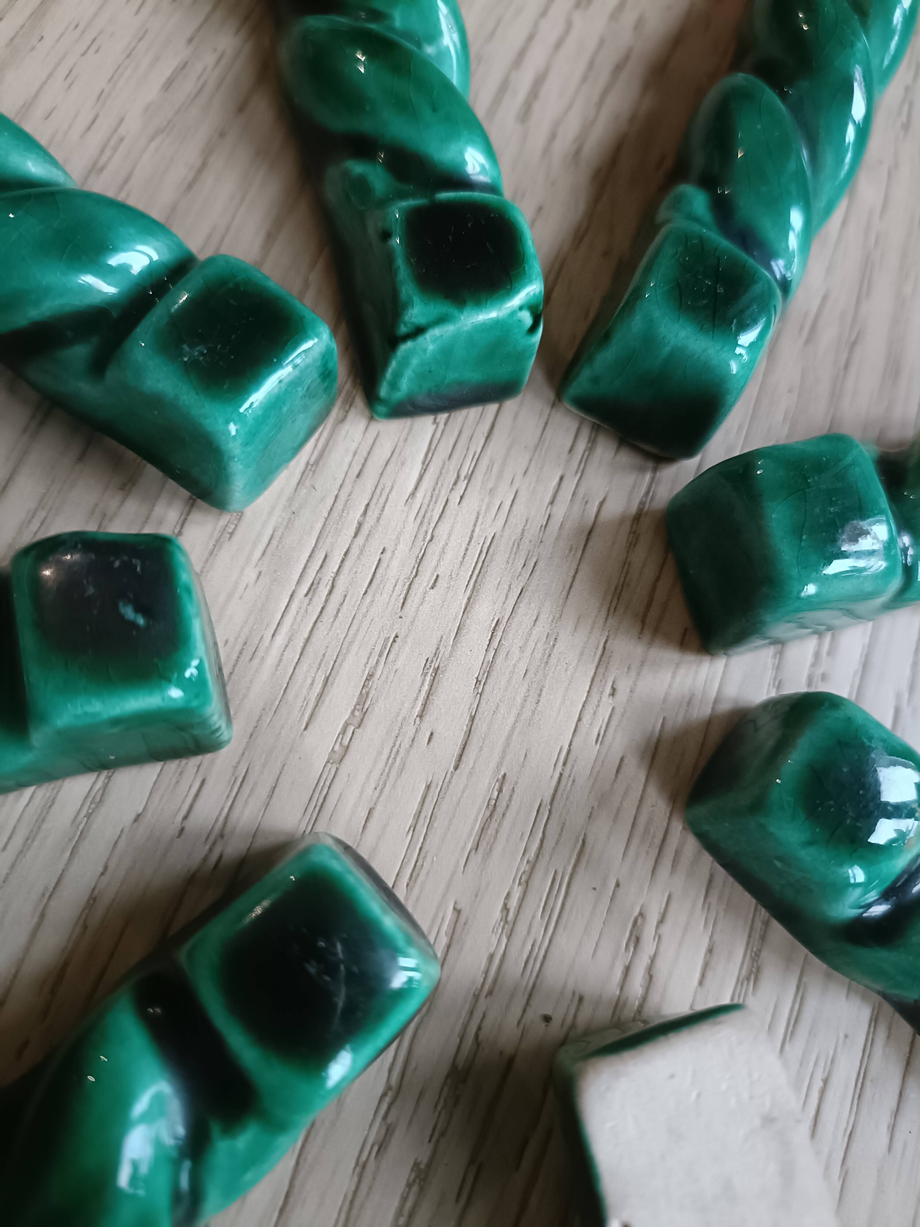 8 Green ceramic knife rests