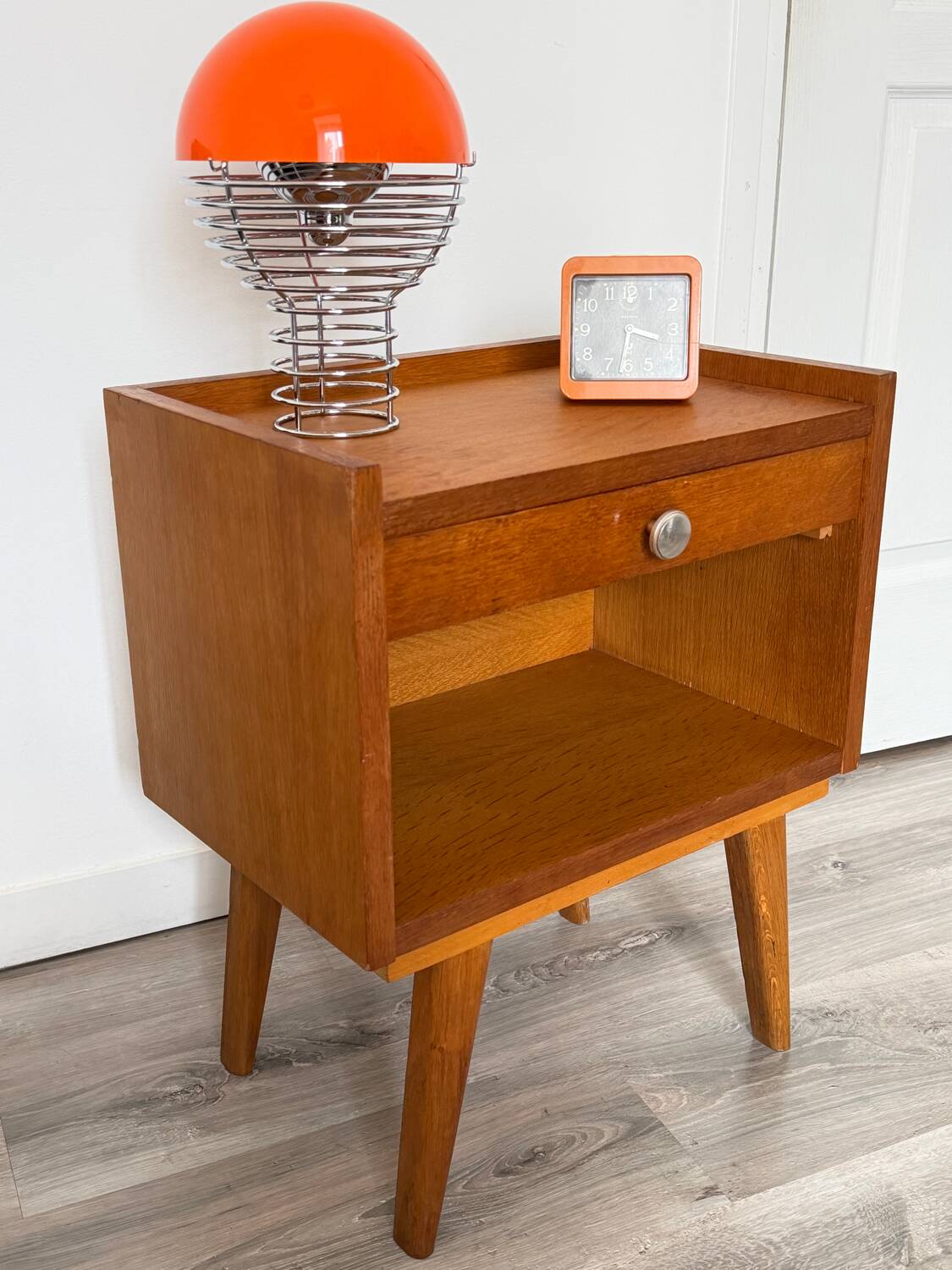 Table de chevet vintage pieds compas