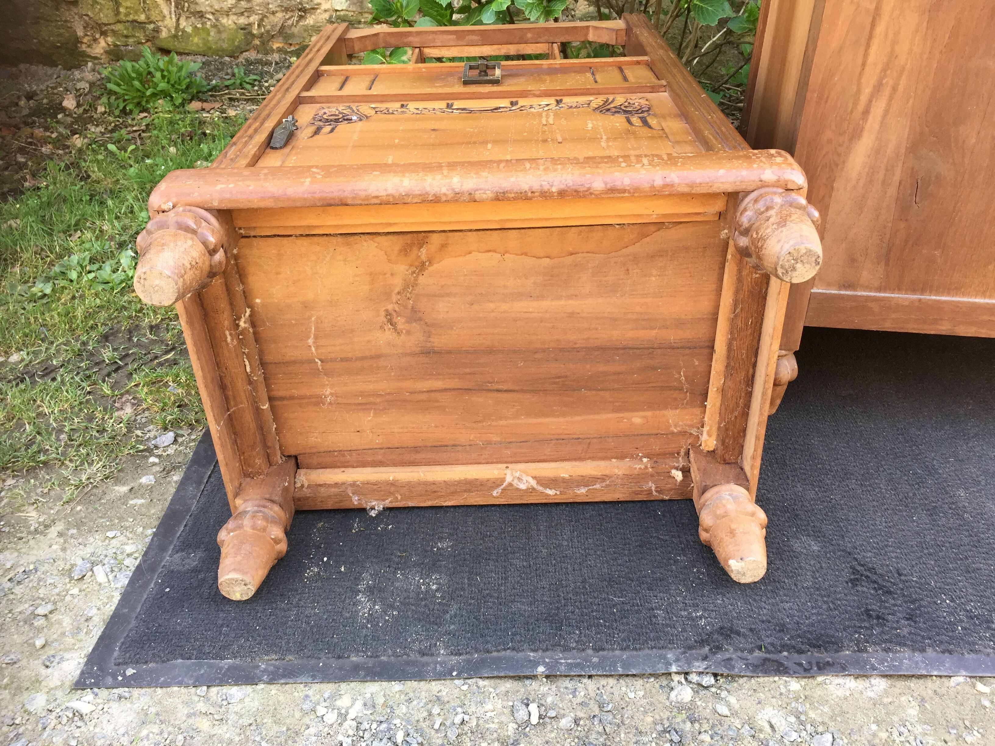 Tables de chevets vintage art deco en noyer