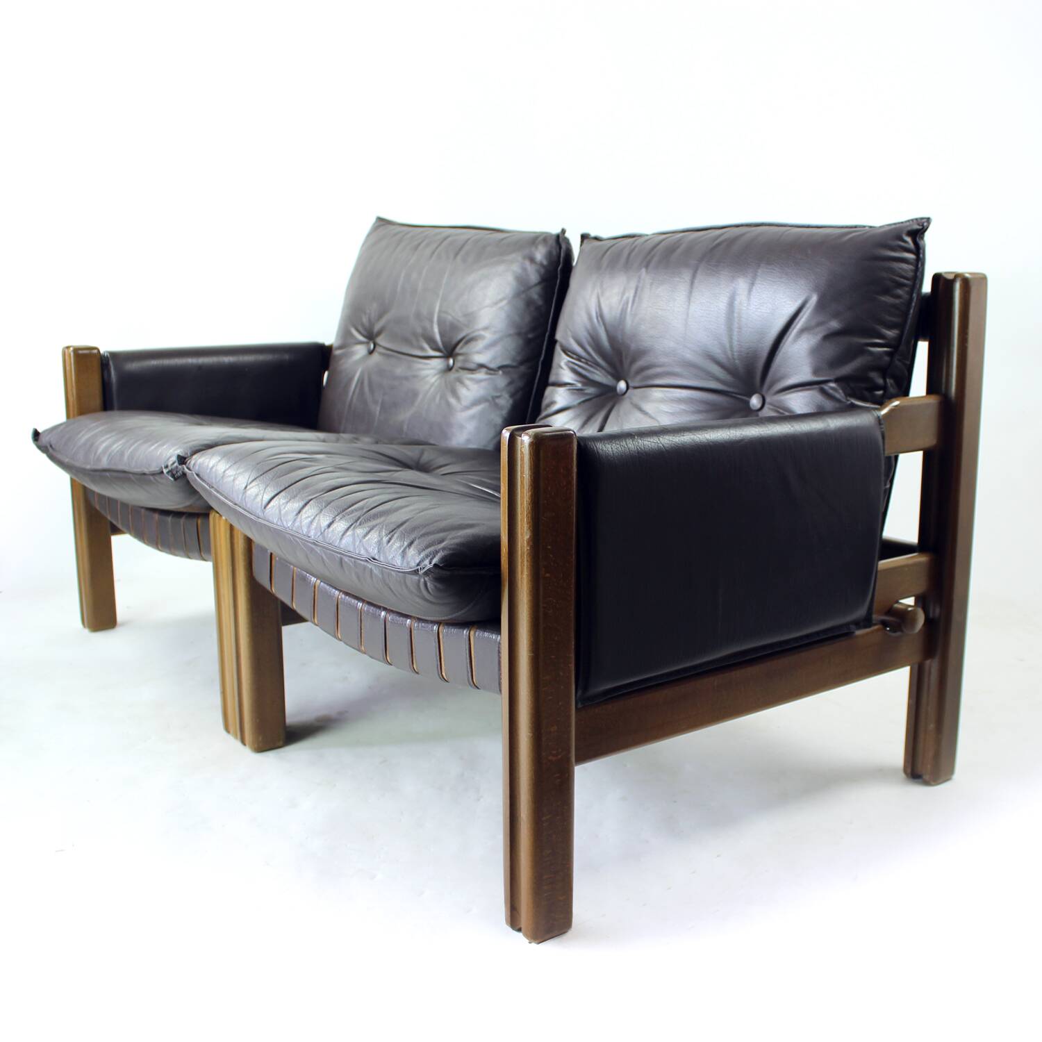 Canapé deux places en noyer et cuir par Boris Hála pour Ton, 1986