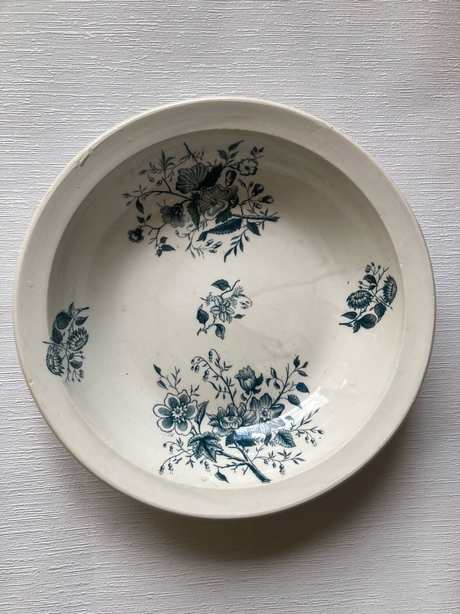 Plat Terre de feu de Grigny motif floral XIX - XXème